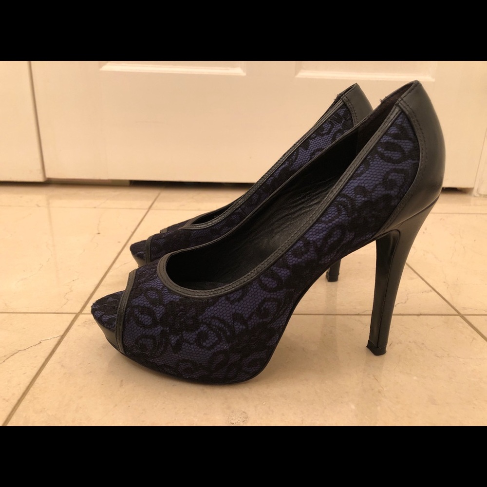 Pour la Victoire Myleene Lace Peep-Toe Pump size 7